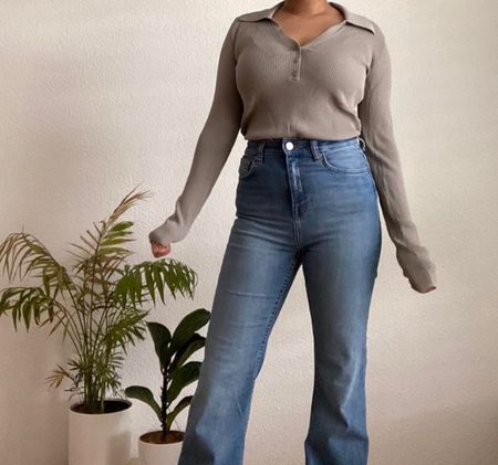 Sehr schickes Khaki Oberteil mit Kragen, Grösse S, Weekday