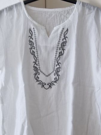 Bluse , Shirt mit Stickerei Gr.M