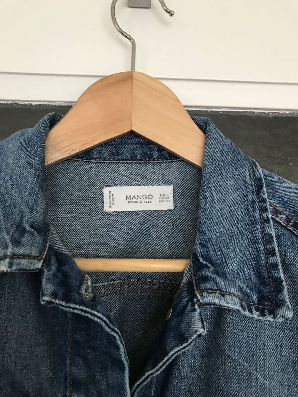 Mango Giacche: Schöne Jeansjacke von Mango – Usato da Bern venduto da fluffy07 1