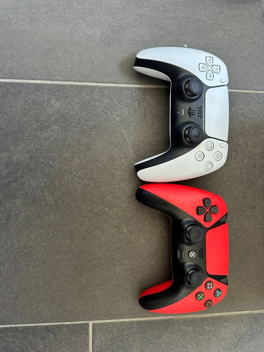 Sony Console: Console PS5 avec 2 manettes et casque audio – Usato da Nidau venduto da Antik65 1