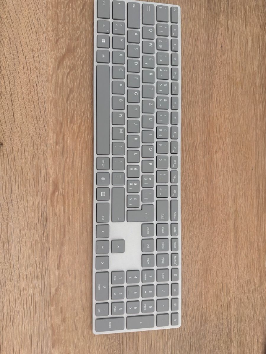Microsoft Tastiere: Microsoft Surface Keyboard grey QWERTZ layout used – Usato da Zug venduto da 7kpl_mas