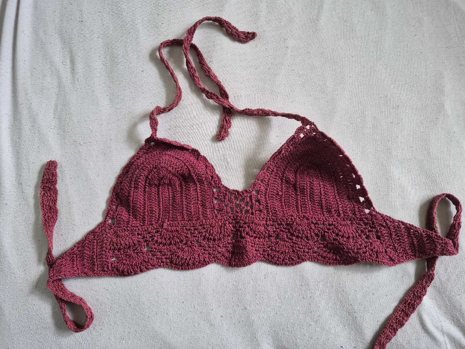 Top: Petit top en crochet couleur cerise – Usato da Collonges venduto da cam_72xf