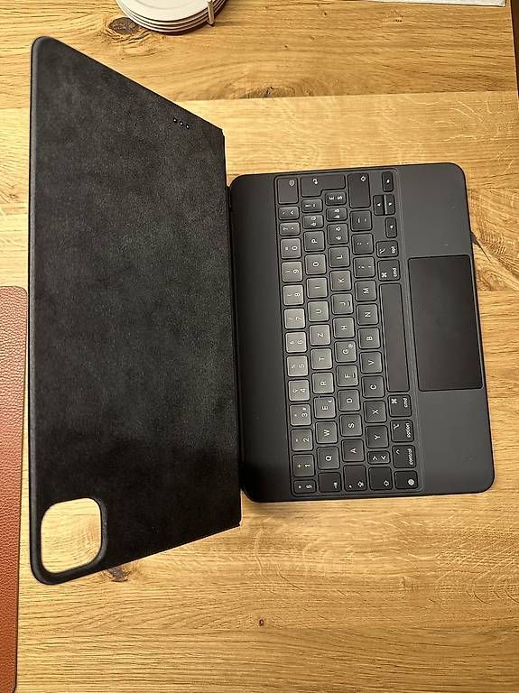 Tablettes PC: iPad Pro 11” M1 128 GB + Magic Keyboard + Pencil 2 – D'occasion à Zollikofen par mel_b9qm 1