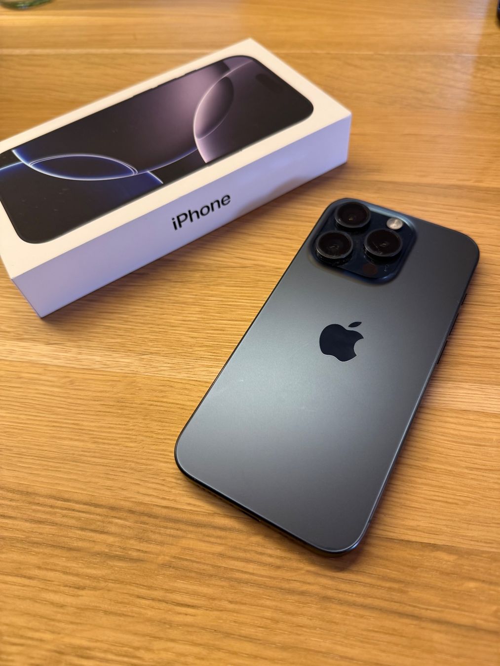 Apple Telefoni cellulari / Smartphones: iPhone 15 Pro 256 Titan Schwarz – Usato da Wädenswil venduto da Thut001 2