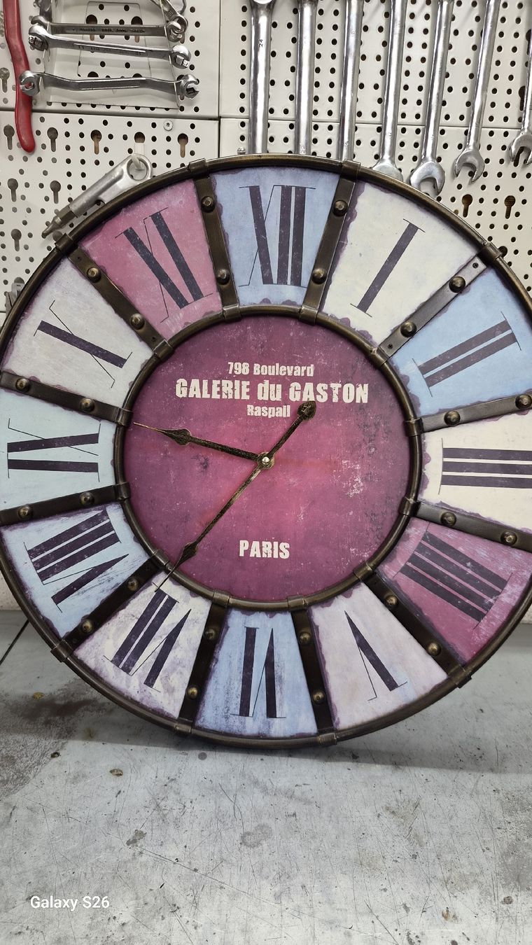 Toutes les décorations: Uhr  – D'occasion à Oberglatt ZH par nat_c6k7