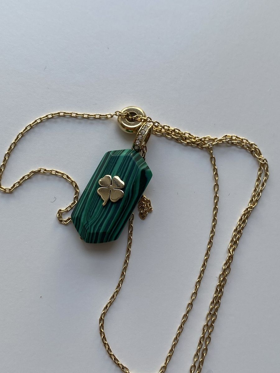 Fossil Colliers: Fossil Malachite Kleeblatt Halskette – Neuf (Voir description) à Givisiez par dor_xb9k 2