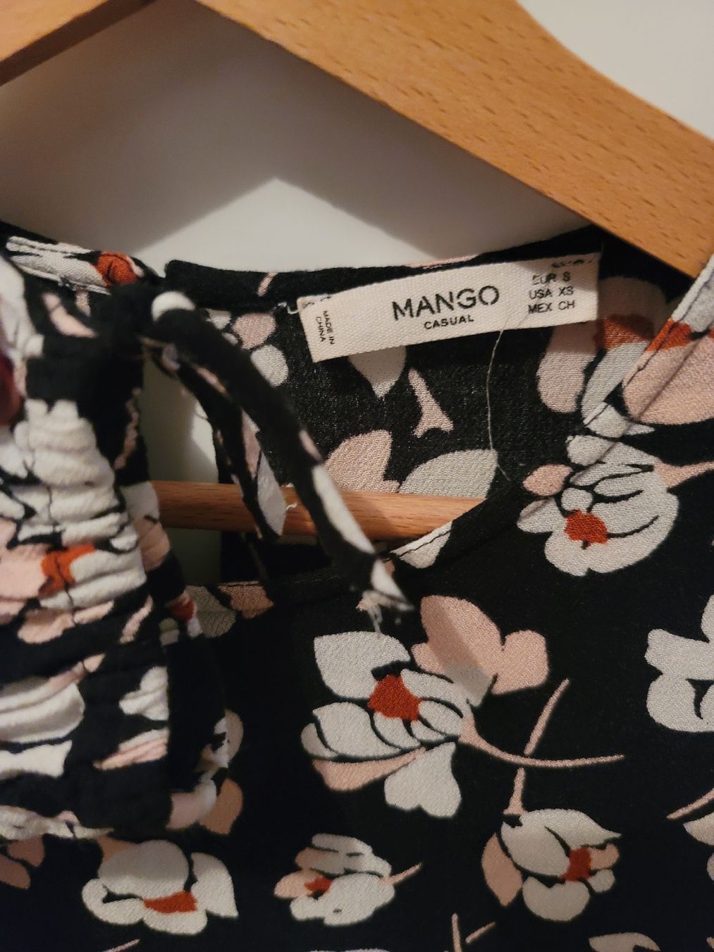 Mango Camicette: Mango Bluse, Blumenmuster, flower power lady, blumenmädchen – Usato da Zollikerberg venduto da Nice_Name 1