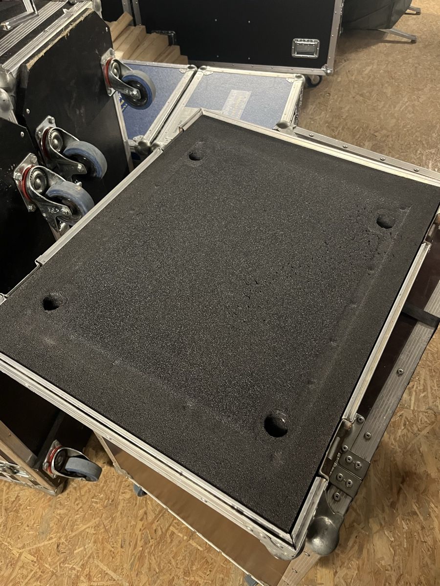 Valigie: Flight Case – Usato da Nesslau venduto da Pbon