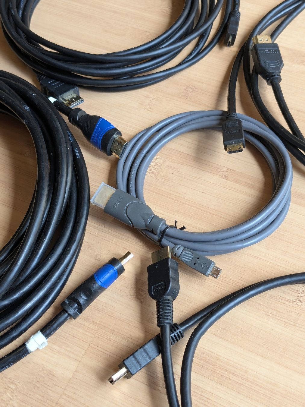 Kabel: HDMI Kabel Sortiment, verschiedene Ausführungen – Gebraucht aus Bennau von BH321