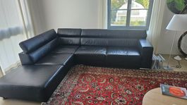 Schwarzes Leder-Ecksofa mit Longchair – 270 × 220 cm