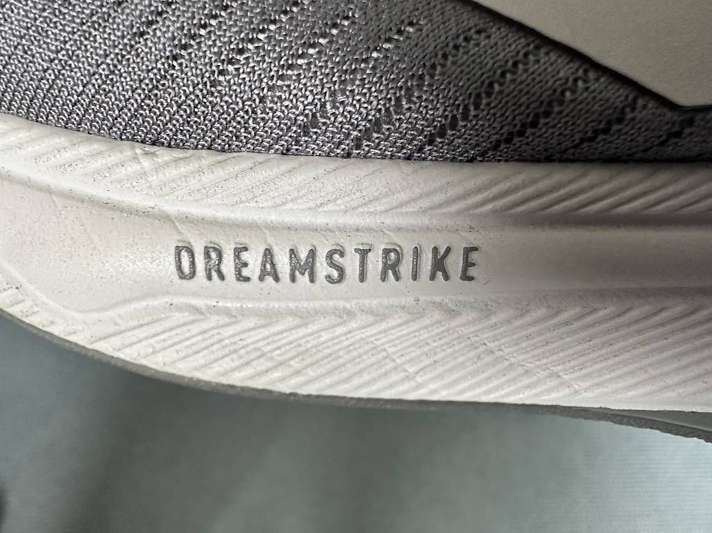 Herrenschuhe: Adidas Laufschuh Ease Dreamstrike grösse 42 – Gebraucht aus Dietikon von Tappsi1 3