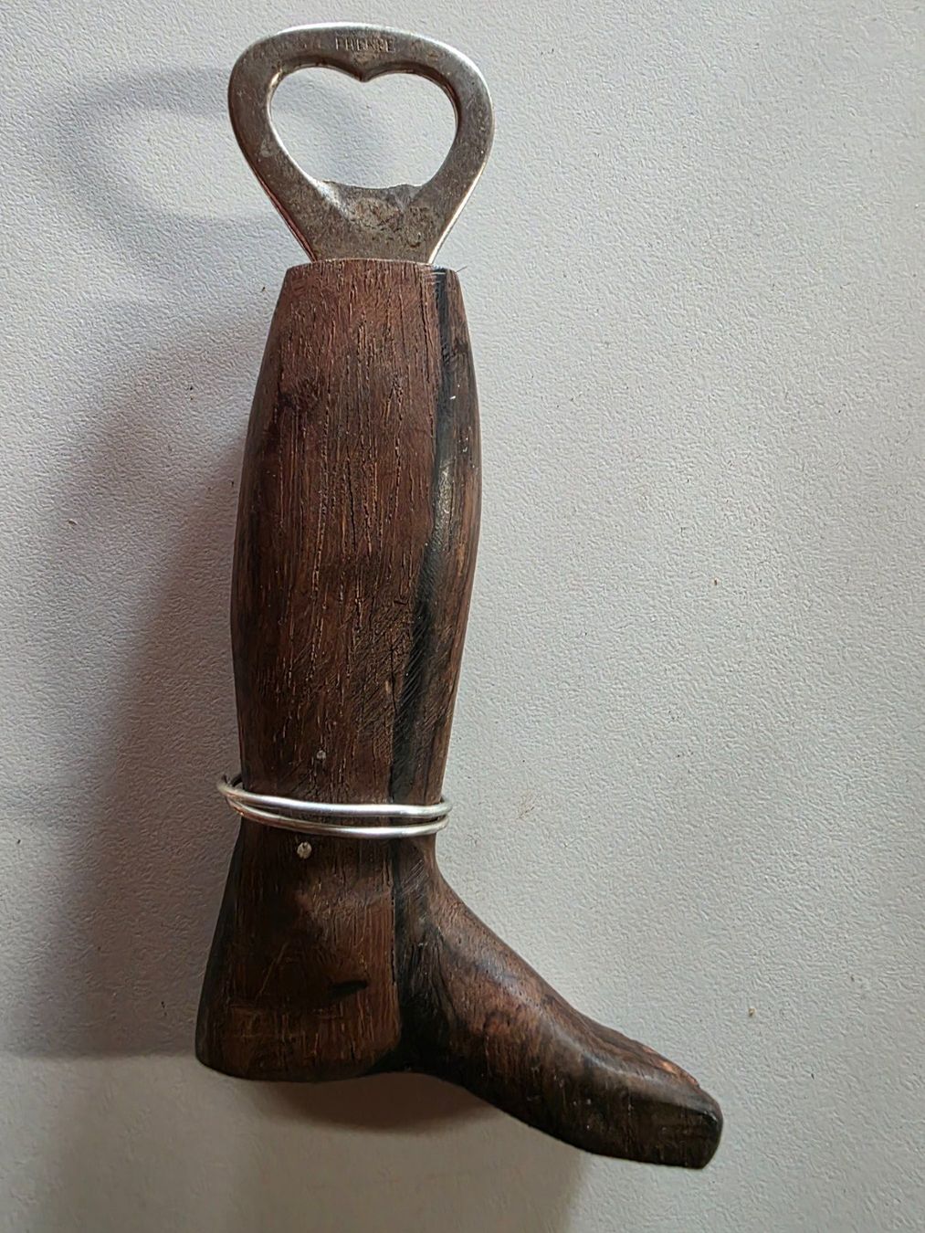 Flaschenöffner & -verschlüsse: antiker Flaschenöffner Holz Fuss 16 cm Eberle – Gebraucht aus Walterswil BE von Lonitti 3
