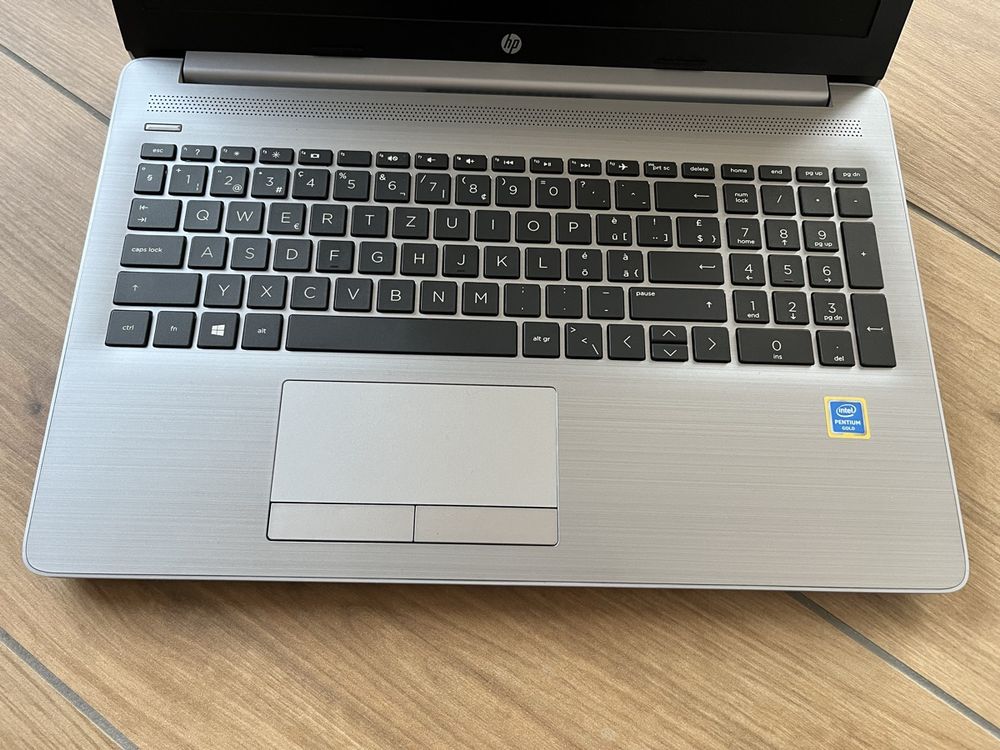 Laptop HP Intel Pentium Gold Silber gebrauchter Zustand (Gebraucht) in ...