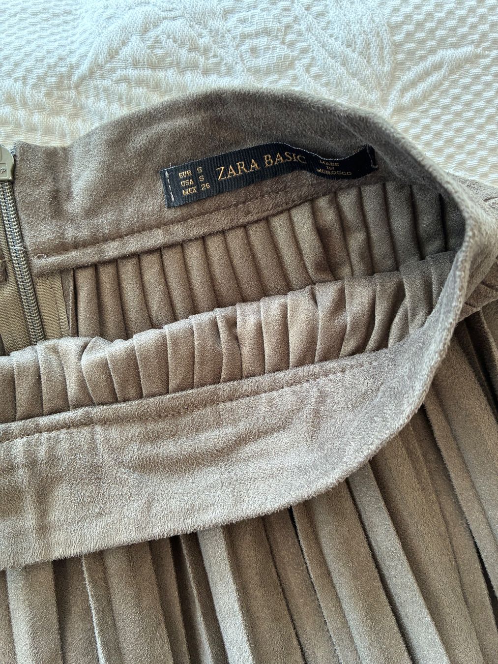 Zara Gonne: Zara Plissee Rock gr. S 34/36 – Usato da Amriswil venduto da Fisch79 1
