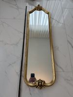 Wandspiegel goldfarben mit Ornamenten