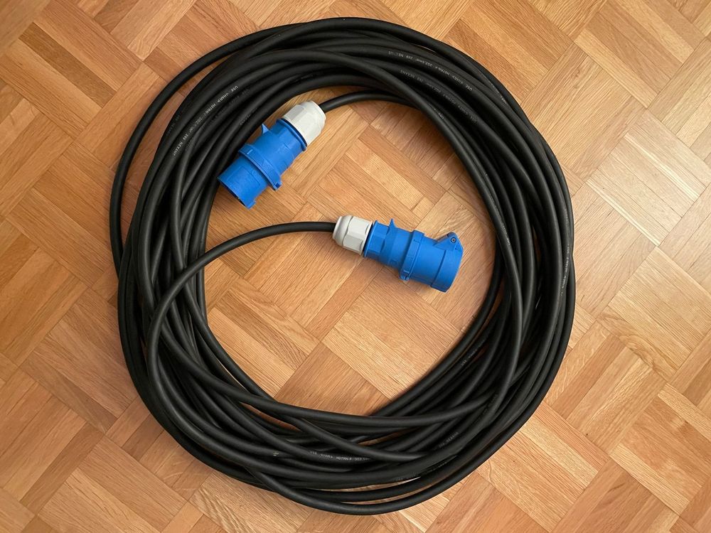 Crusader Products Verlängerungskabel 25m Camping - Robust & Wasserdicht IP44, 240V/16A