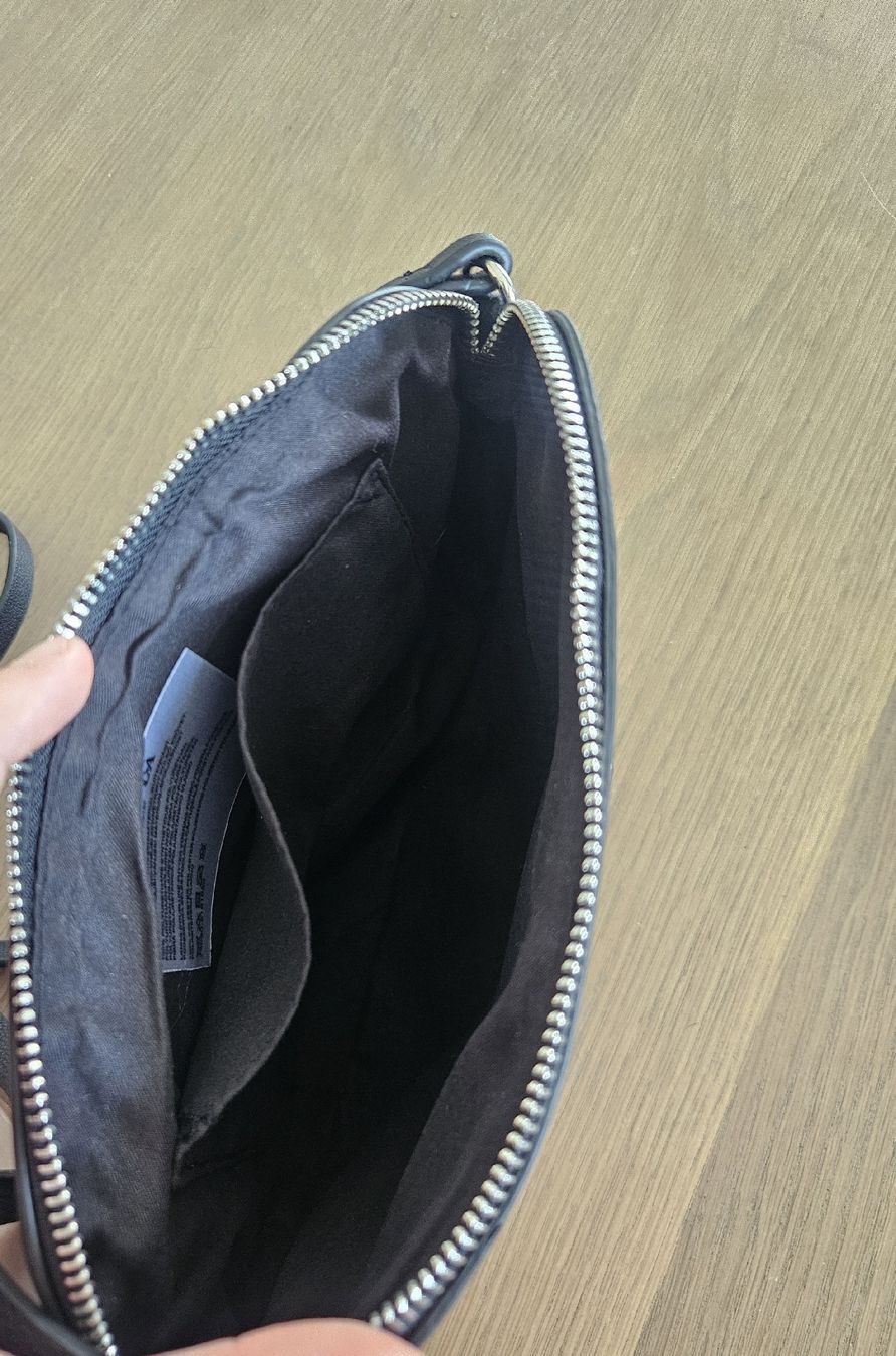 C&A Sacs femmes: Umhängetasche schwarz – D'occasion à Rüschlikon par zzz1234 2