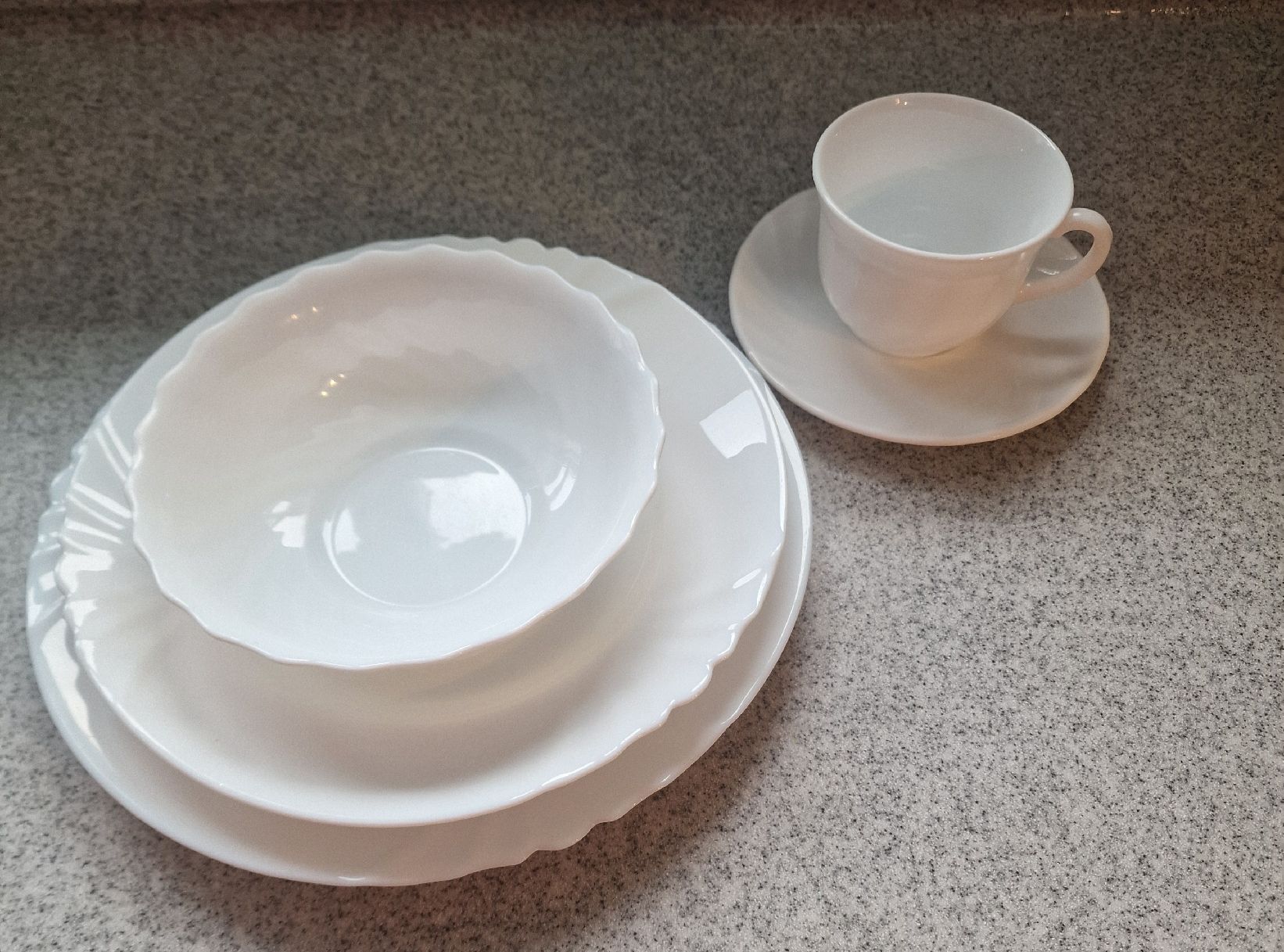 Set di piatti: Geschirr-Service Luminarc 87Teile – Usato da Amriswil venduto da gu80kaya 1