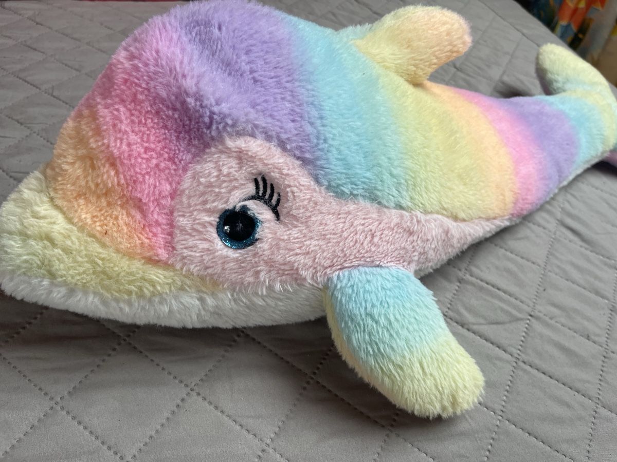 Spielzeuge: Neuwertiges Regenbogen Delfin Stofftier, ca. 65cm lang – Gebraucht aus Kaisten von saleforfun 3