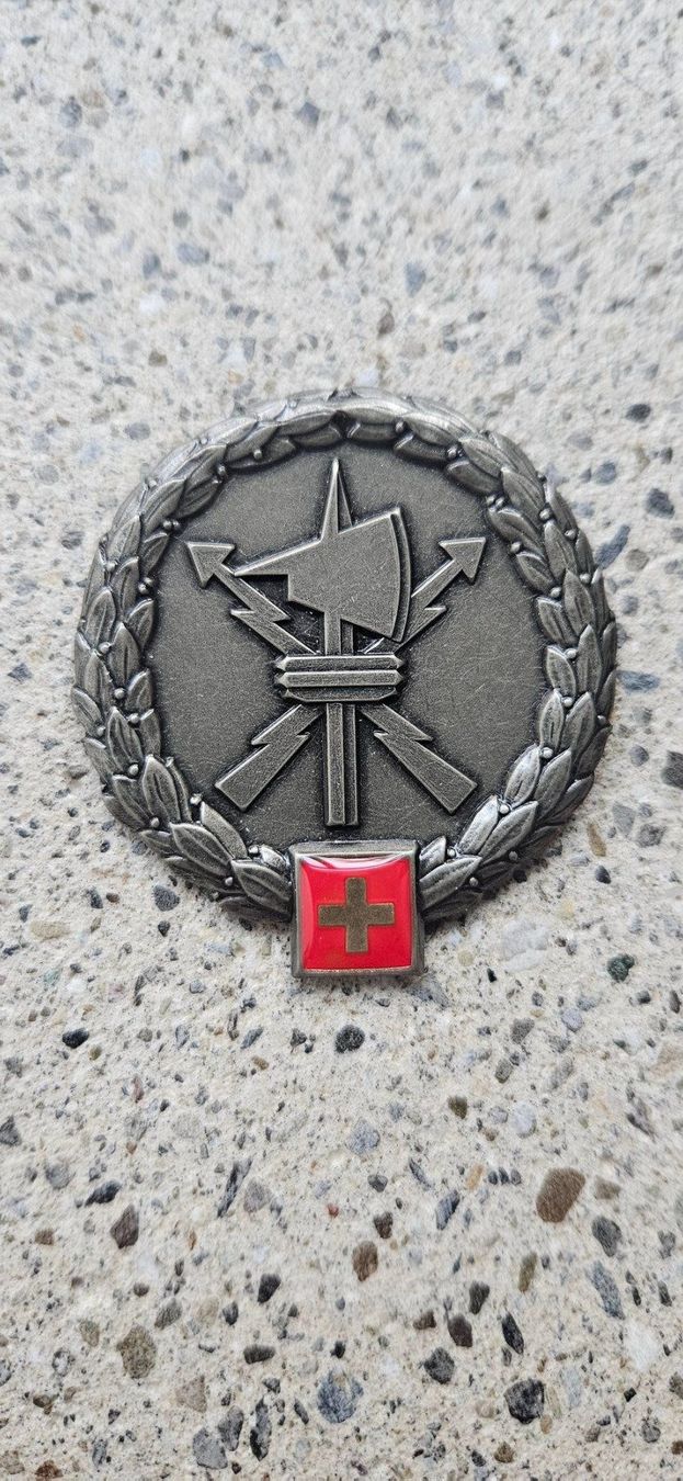 Schweizer Armee Placchette & Badge: *** Beretemblem Silber Schweizer Armee *** – Nuovo e nell'imballaggio originale da Riedholz venduto da fr_sIruP