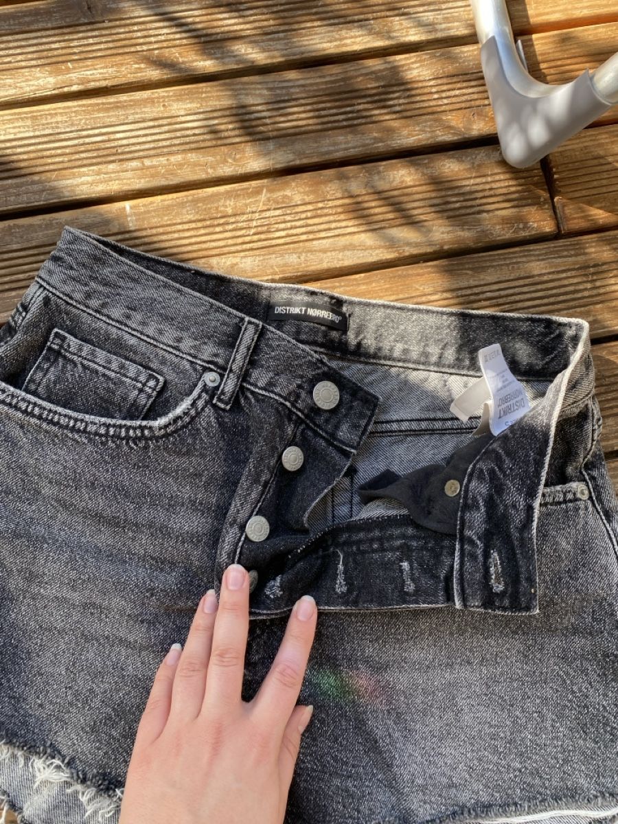 Pantaloni: High waisted jean shorts – Usato da Bern venduto da joe_zp6t 1