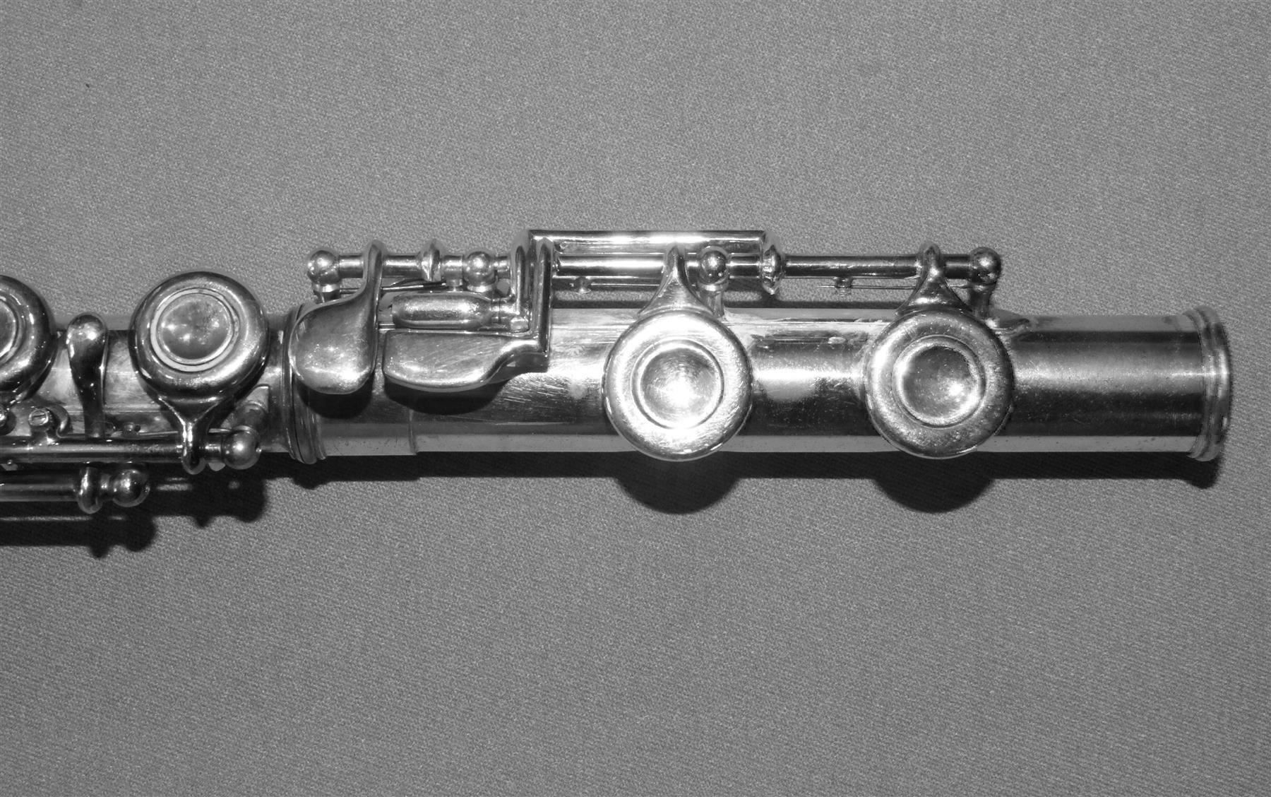 Musikinstrumente: Artley Konzert-Querflöte Original-Koffer – Gebraucht aus Geroldswil von ARTEFACTO 5