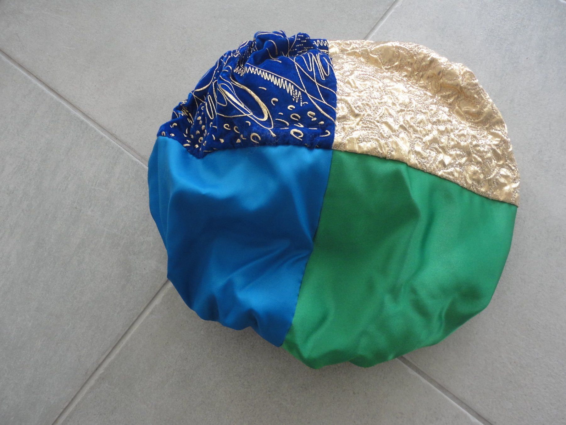Costumi: Fasnachtsgwändli Gr. M/L – Usato da Birmensdorf ZH venduto da res_wh2b 4