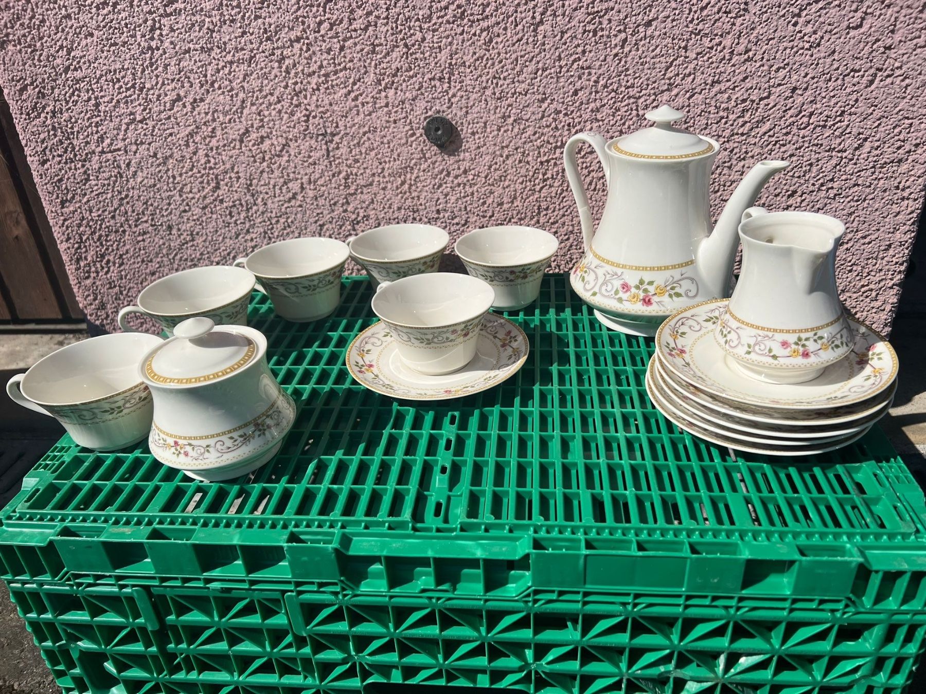 Set di piatti: Kaffee-/Teeservice 15-teilig – Usato da Egg b. Zürich venduto da Brocki_Insel_Egg 1