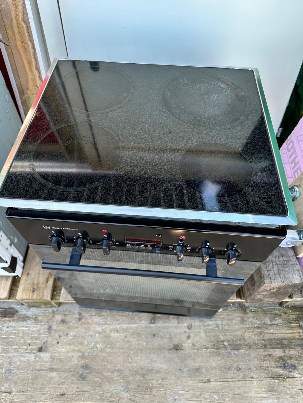 V-Zug Fours: Backofen mit Glaskeramik – D'occasion à Spreitenbach par Space_X 1
