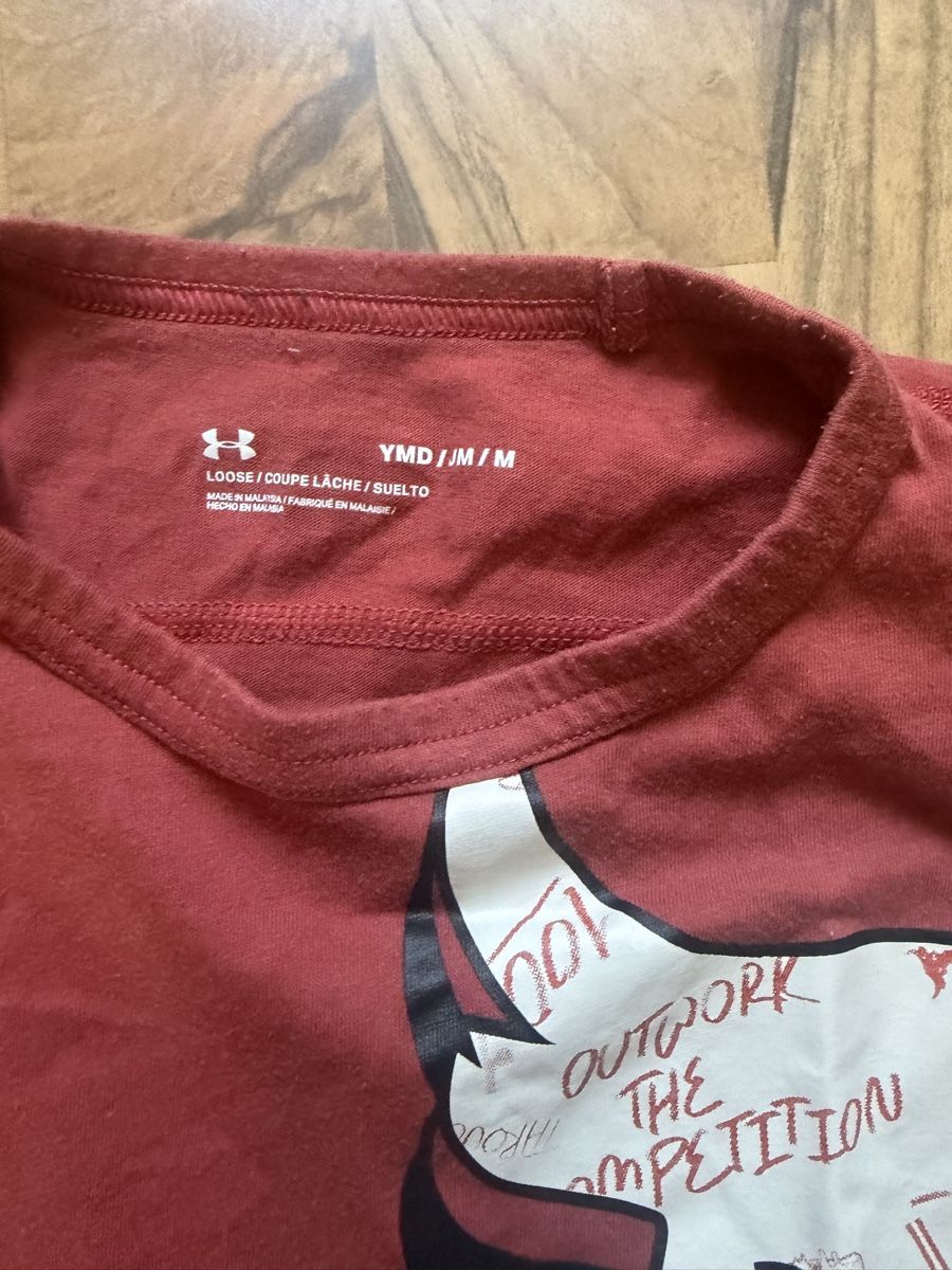 Under Armour Lotti & Set di vestiti: Under armor bundle: 4 Tshirt 1 Turnhose – Usato da Lenzburg venduto da Stone07 3