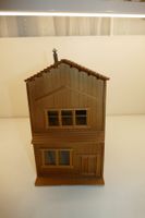 Spur G: Blockhaus aus Holz