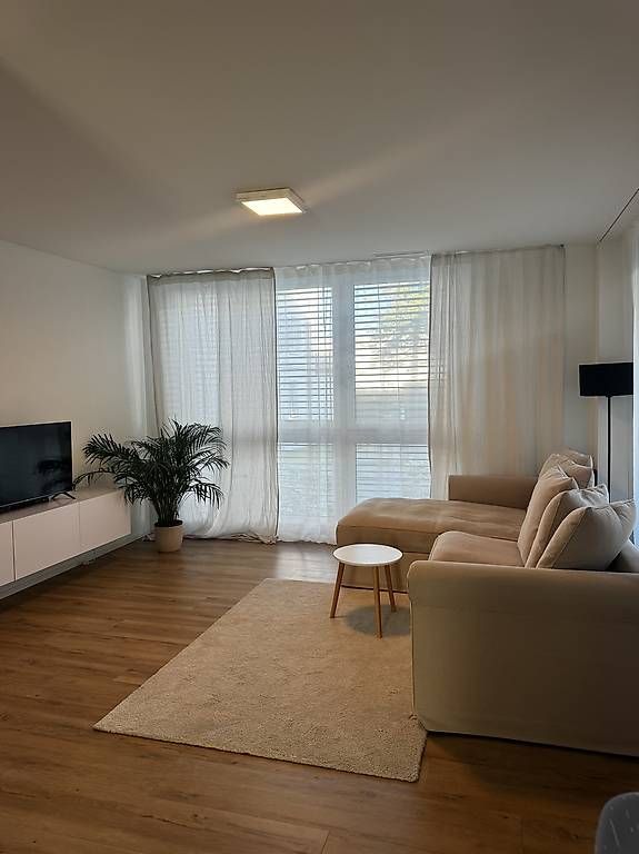 Sofas: Gemütliche Couch beige  – Gebraucht aus Romanshorn von ale_q6yc 1
