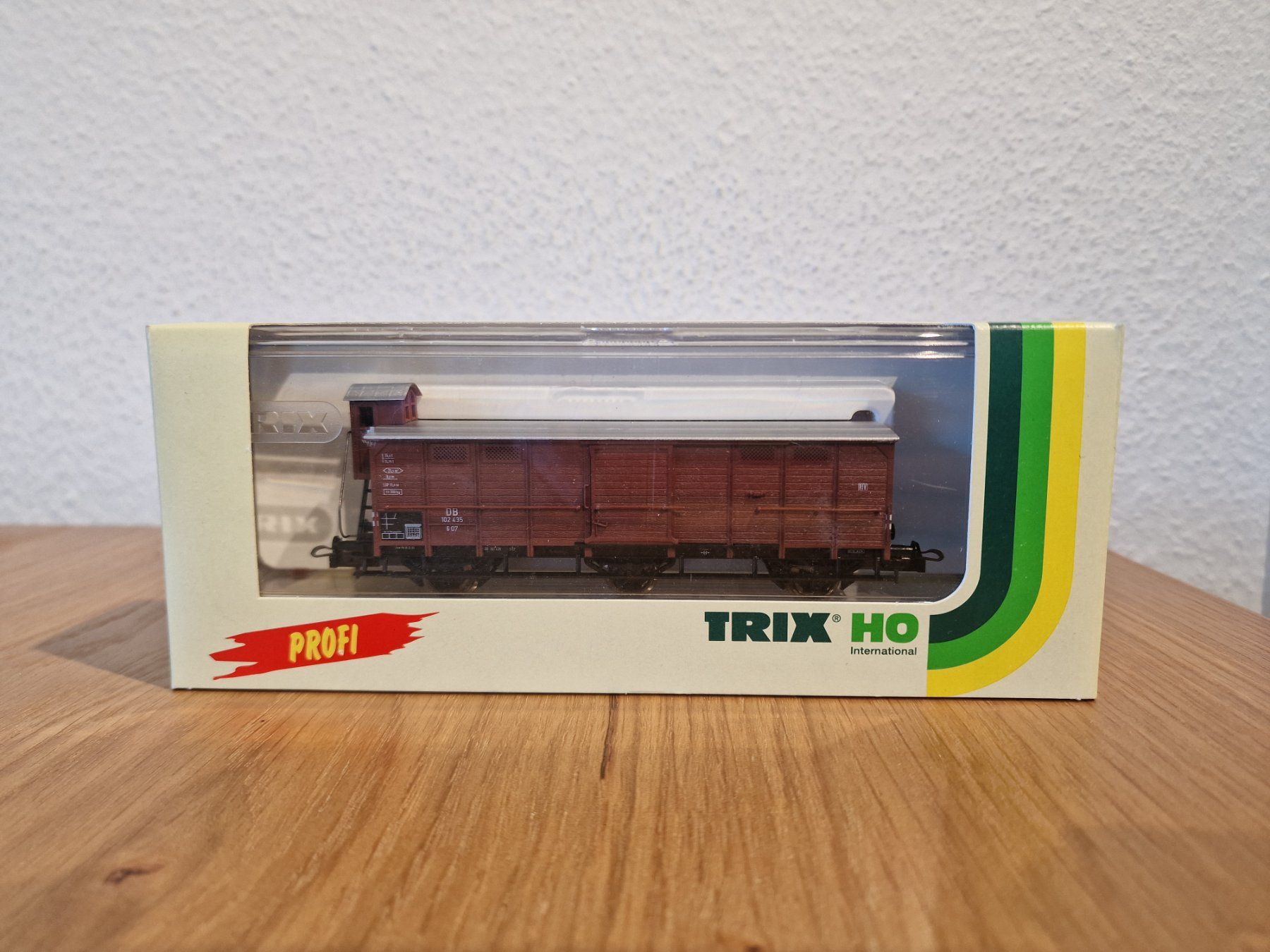 Trix Modellini di ferrovie: DB gedeckter Güterwagen H0 – Usato da Matten b. Interlaken venduto da lor_hr9w 4
