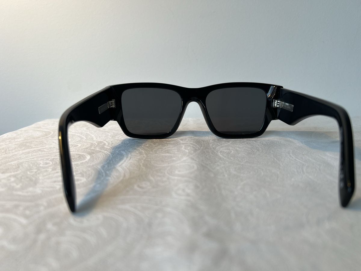 Prada Brillen & Gläser: Lunettes de soleil Prada noires – Gebraucht aus Sion von Mayoraz02 7