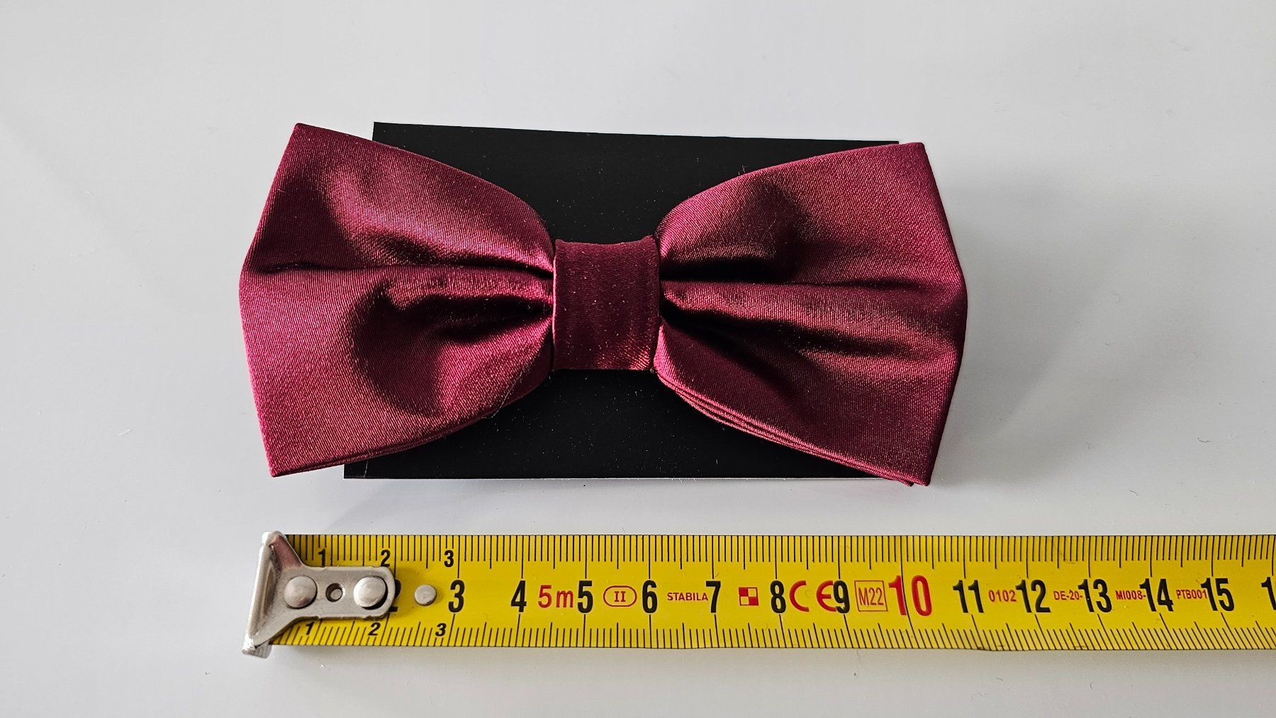 Krawatten: bordo uni satin Fliege – Neu und originalverpackt aus Fehraltorf von herrenaccessoirsking 1