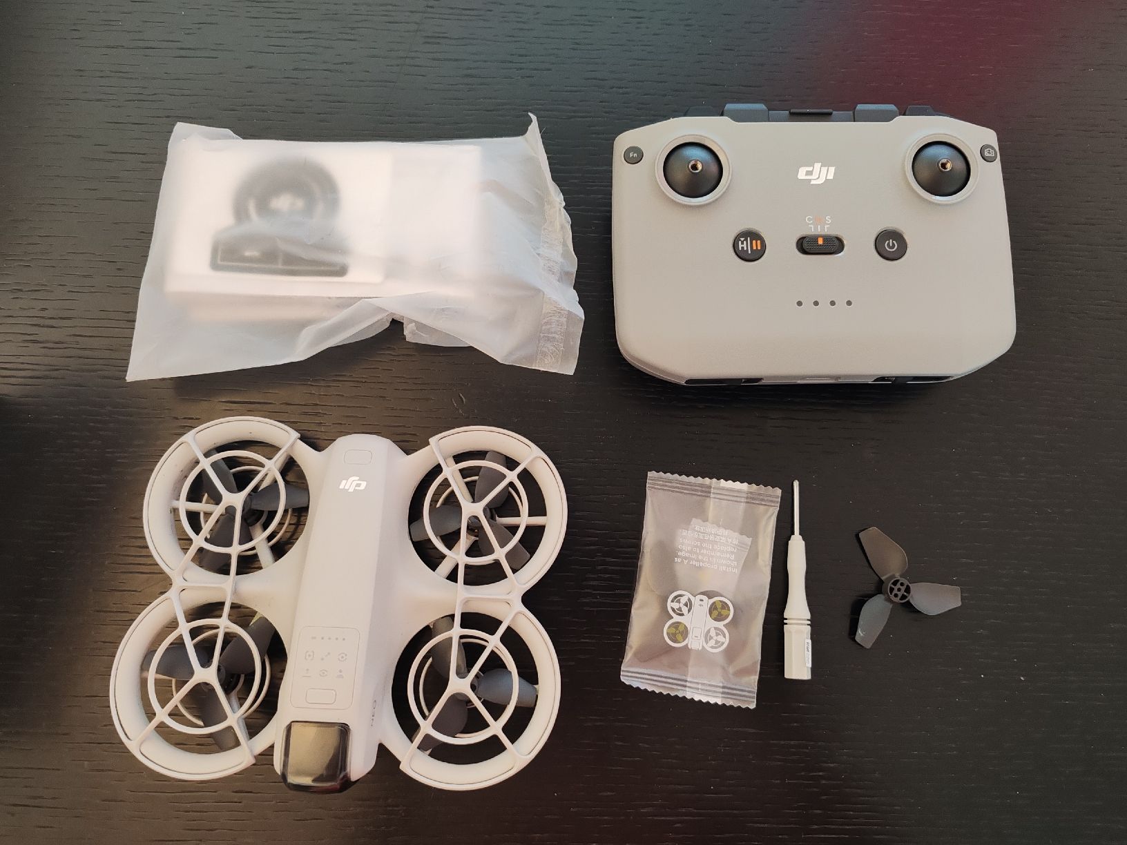 DJI Videocamere: DJI Neo Fly More Combo - Neu – Nuovo (secondo la descrizione) da Bern venduto da PrettyGood 3