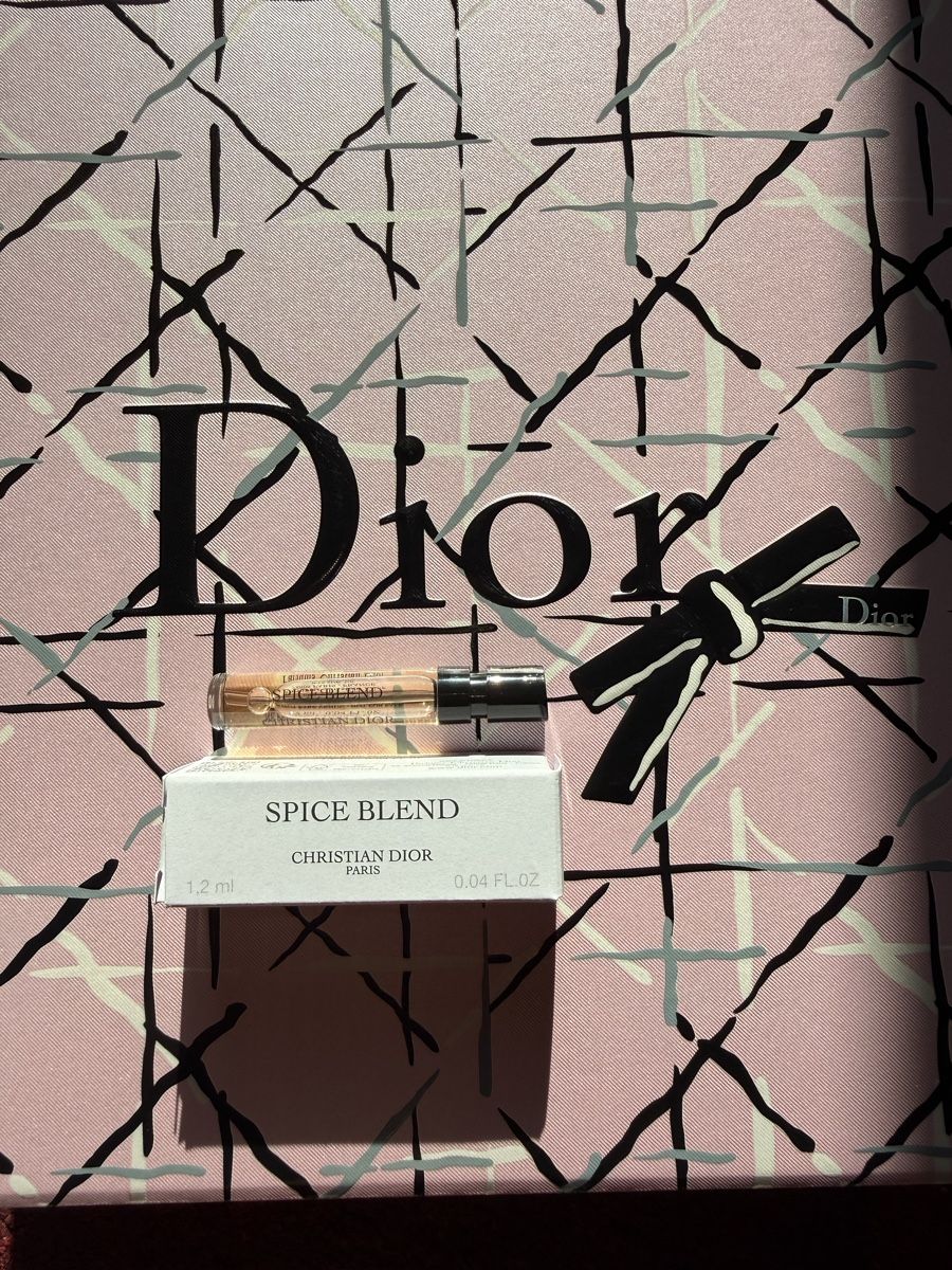 Dior Profumi & Eau de Toilette: Dior La Collection Privée Spice Blend 1.2ml – Nuovo e nell'imballaggio originale da Luzern venduto da sas_r89l