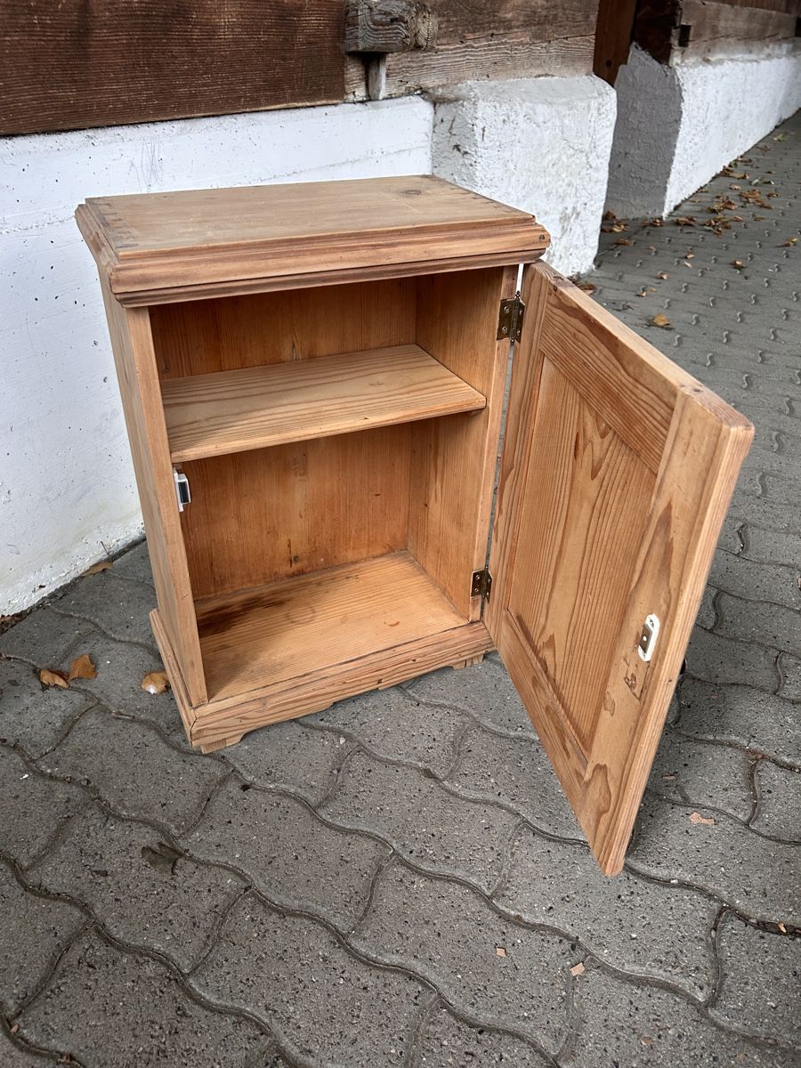 Armoires: Kleines Altes Holzschränkchen Restauriert – D'occasion à Konolfingen par Remo90 2