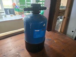 kleine gebrauchte Filterflasche für Wasseraufbereitung 1.-