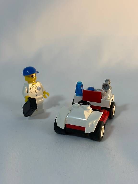 Kit di costruzioni: Lego Arzt mit Auto (30000) – Usato da Zürich venduto da CNM_Ricardo 2