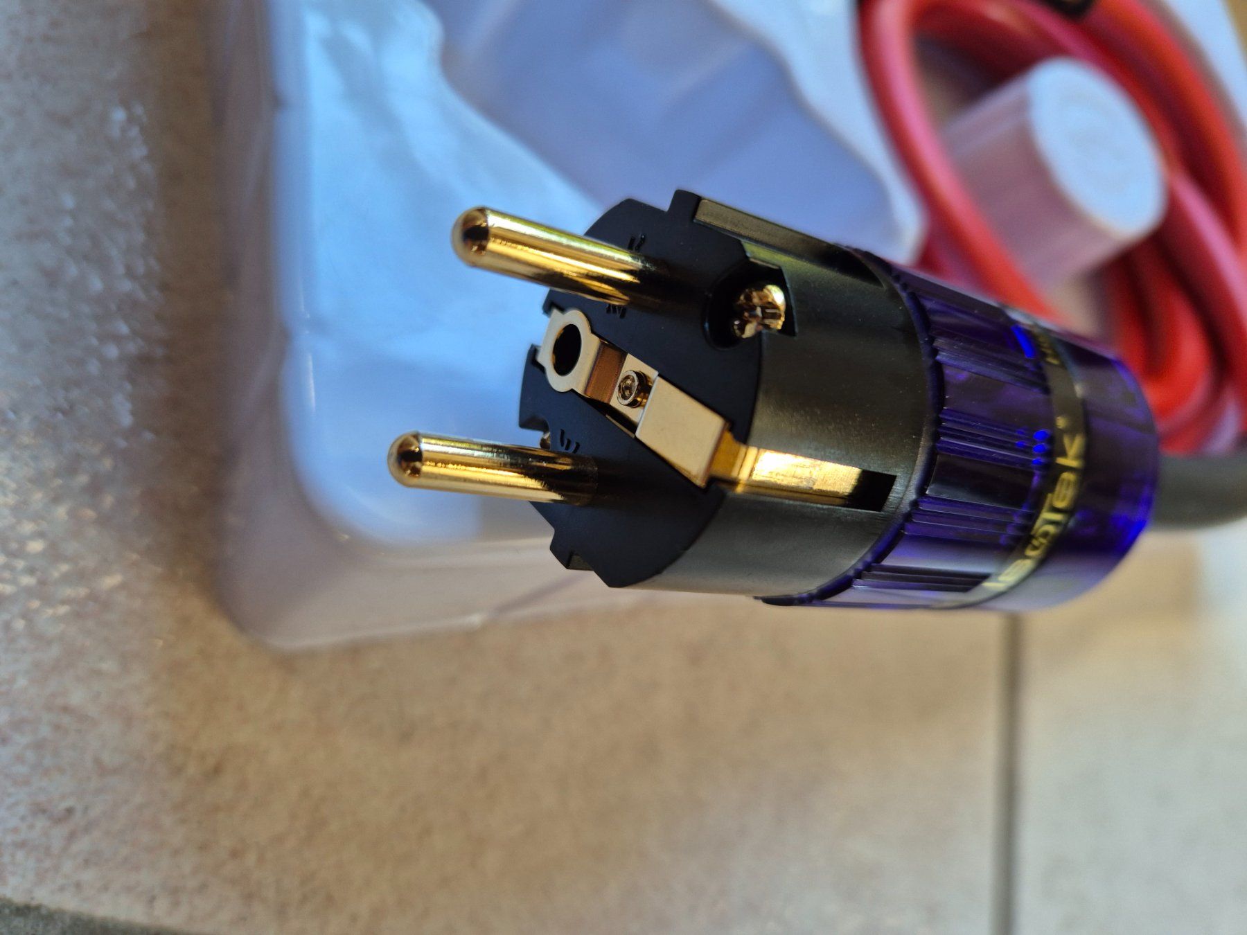 Isotek Cavi: IsoTek EVO3 Optimum Netzkabel (SchuKo/C15) 2.0m – Usato da Beringen venduto da 2015ursh 8
