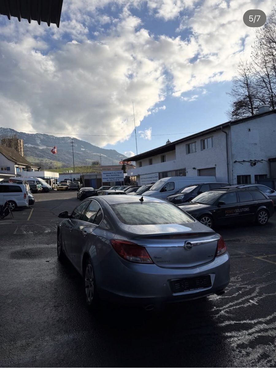 Opel Autos: Opel Insignia 2.8 Turbo 4x4 Automat – Defekt aus Luzern von dar_6dft 3