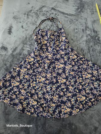 Sexy rückenfreies Kleid florale Größe klein neu