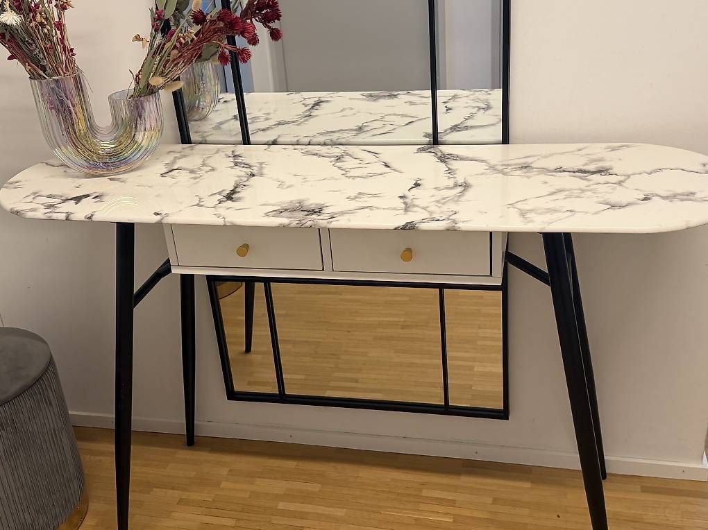 Tavoli: Eleganter Konsoletisch mit Marmoroptik – Usato da Winterthur venduto da idr_f7qt 1