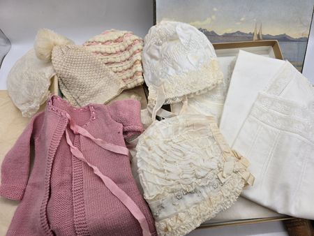 Lot de vêtements anciens – layette bébé & lingerie vintage 