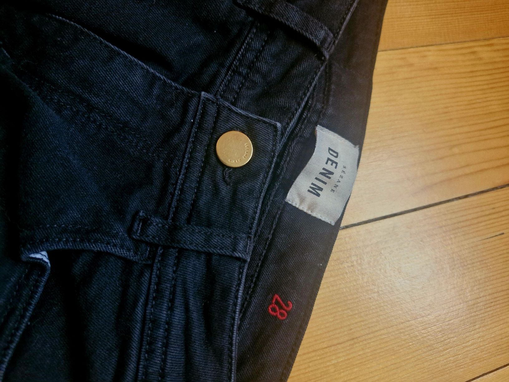 Sezane Jeans: Jeans brut sexy Sézane  – Gebraucht aus St-Saphorin-Lavaux von cfe_bq5f