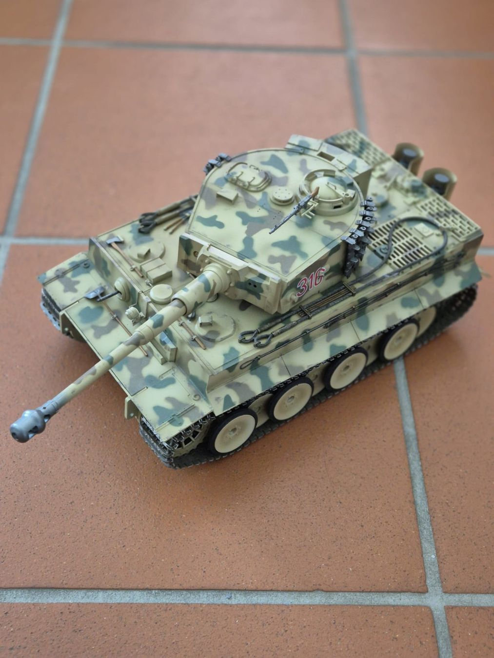 Kit di modellismo & Modellini statici: Standmodell Panzerkampfwagen VI Tiger Mstb 1/16 – Usato da Pfungen venduto da Mizutayio