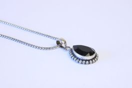KETTE MIT ANHÄNGER «SCHWARZER STEIN» 0.925, EUROPÄISCH.