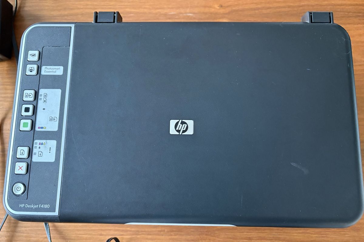 Imprimantes: HP Deskjet F4100 All-in-One Drucker mit Software – D'occasion à Uetendorf par king-of-queens01 2