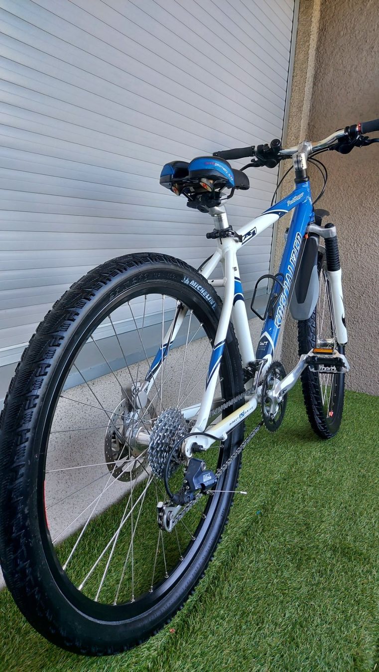 Specialized Velos: Specialized 26" Disc – Gebraucht aus Winterthur von  3